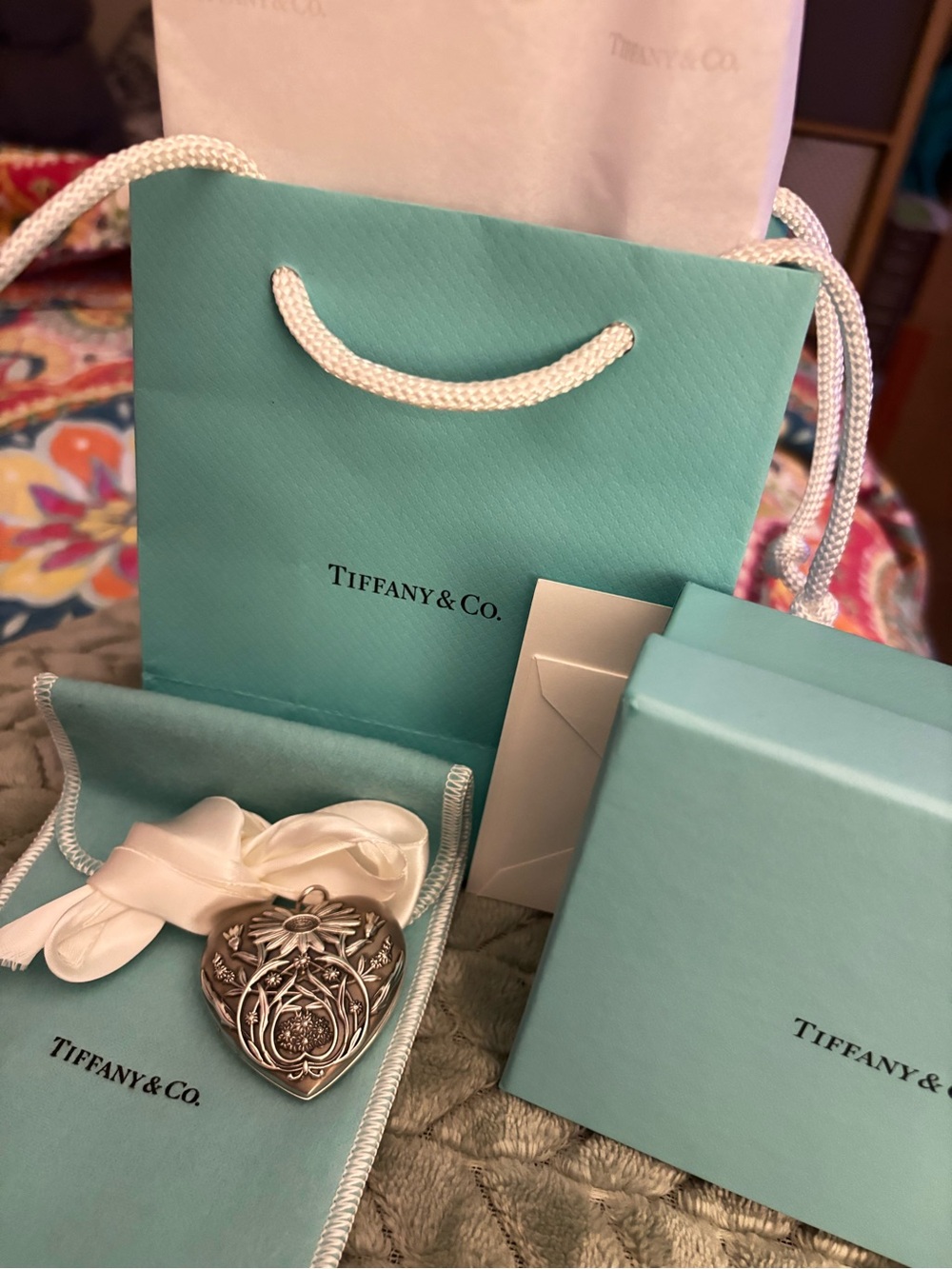 STERLING SILVER, TIFFANY & CO. ZIEGFELD DAISY HEART LOCKET - Picture 10 of 10